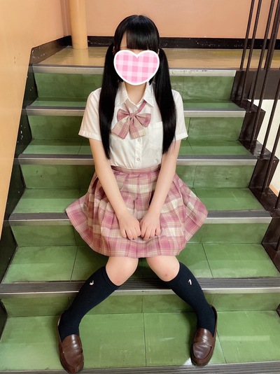 りりあ【今期最注目！将来性◎極上ロリ】さんの写真