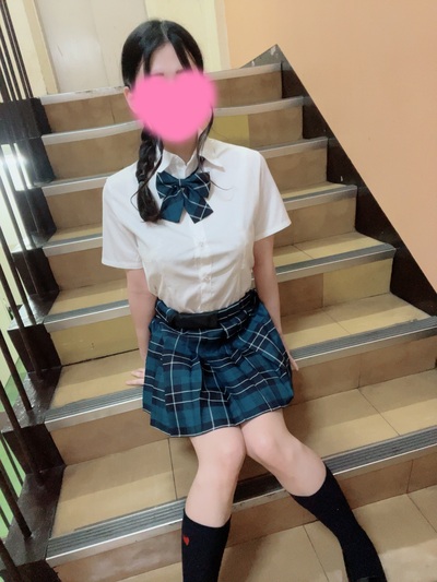 りょう【エステ専門】ガチウブ従順細身天然爆乳さんの写真
